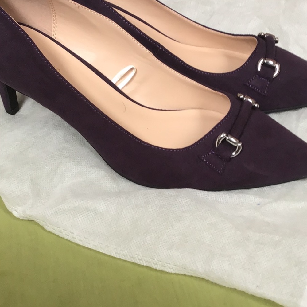 NEW Ann Taylor plum pumps